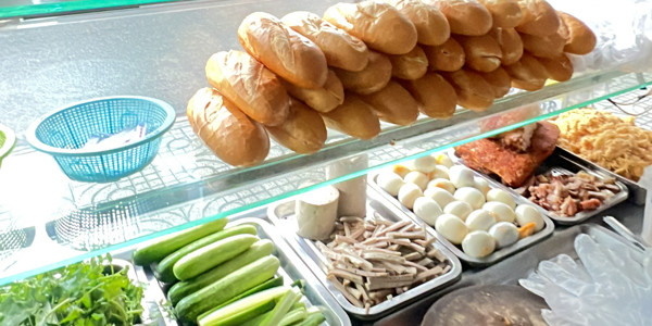 BÁNH MÌ BÌNH ĐỊNH 77 - Bùi Quang Là