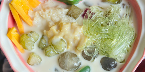 Tiệm Nhà Cô Thuỳ - Chè Thái - Nam Kỳ Khởi Nghĩa