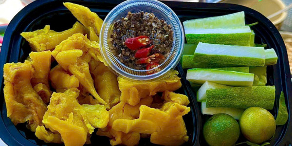 Ăn Vặt Núp Hẻm - Tré Trộn & Chân Gà Sốt Thái - 86 Trần Văn Ơn