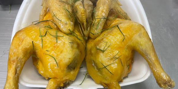 Giang Nguyễn - Gà Chiên Nguyên Con - 77 Cao Thắng