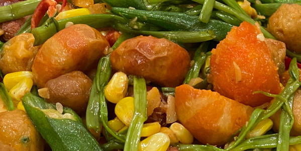 Chân Gà, Mì Trộn & Cá Viên Chiên Mắm - Nin