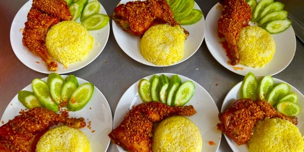 Cơm Gà Mẹ Dâu