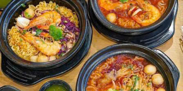 Quán Anh Đào Trà Sữa Mỳ Cay - Hoàng Tam Kỳ