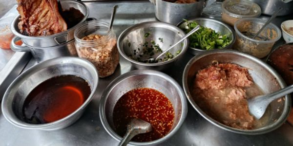 BÁNH MÌ GIA TRUYỀN TƯ RỞ 2 - Quang Trung