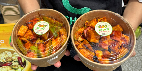 Bé Chuu - Trái Cây Sốt Thái, Chân Gà & Bánh Ép Huế