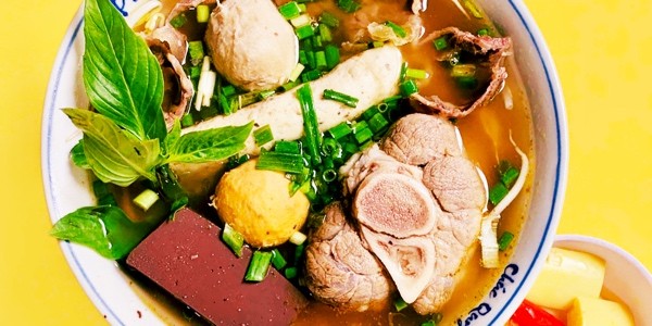Minh Tú 37 - Bánh Mì Sốt Vang, Phở Sốt Vang & Bún Bò Huế