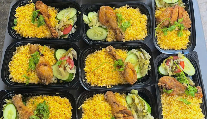 Cô Ú - Cơm Gà & Mì Xào - Bình Hòa