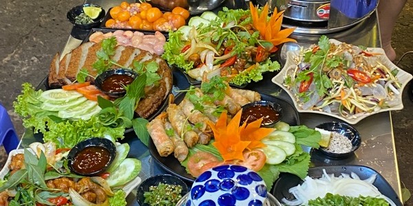 Lẩu Gà Lá É Con Gà Trống 3 - Nguyễn Gia Trí