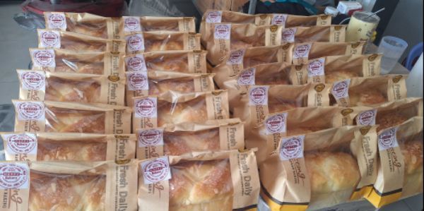 HAPPY BAKERY  - Bánh Kem & Bánh Ngọt - Nguyễn Ái Quốc 