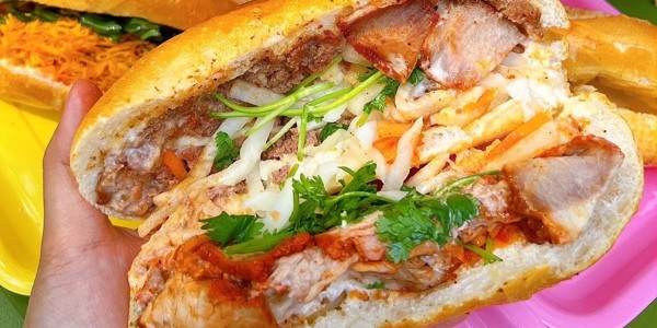 Ò Ó Bánh Mì Gà Xé Phô Mai