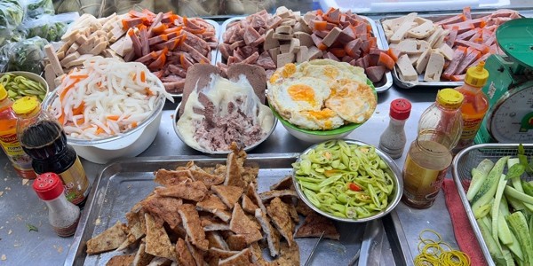 BÁNH MÌ CHẢ CÁ - CÔ TƯ - QUẬN 6