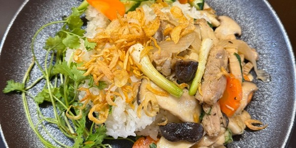 Xôi Yến - Xôi Gà Nấm, Thịt Kho & Trứng Lòng Đào - 267 Khương Trung
