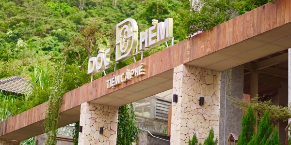 Tiệm Cà Phê Dốc Trong Hẻm - Trần Phú