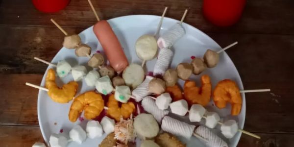 Diệu Anh Sốt Mỳ Trộn