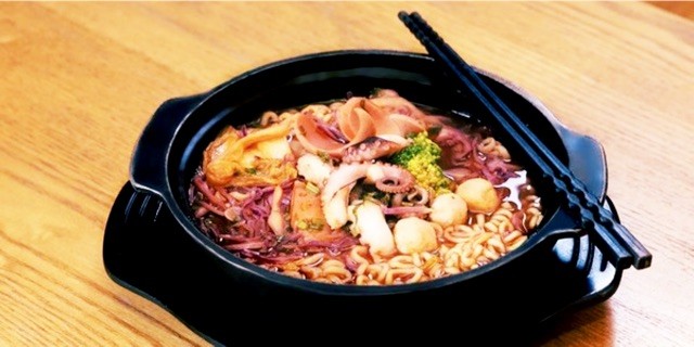 Mun Mun - Nem Nướng Nha Trang, Mỳ Cay & Trà Sữa