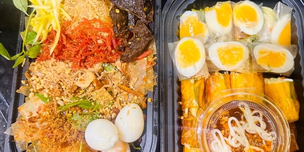 Ăn Vặt Và Bánh Mì Chả Cá - Bánh Tráng Trộn Phơi Sương & Cuộn Lòng Đào - 176 Trần Đại Nghĩa