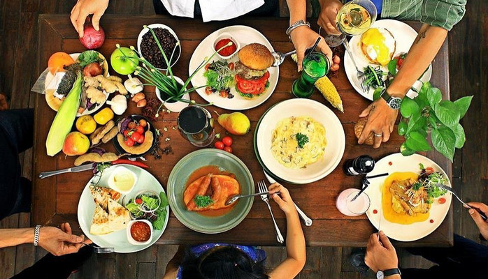 Puku Cafe & Sports Bar