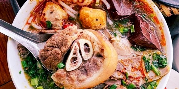 Bún Bò Huế Thượng Tứ - Lê Văn Sỹ