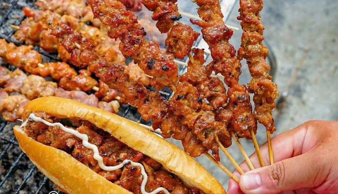 Tiệm Bánh Mì Nhà Xoài - Bánh Mì Thịt Xiên - Phù Long