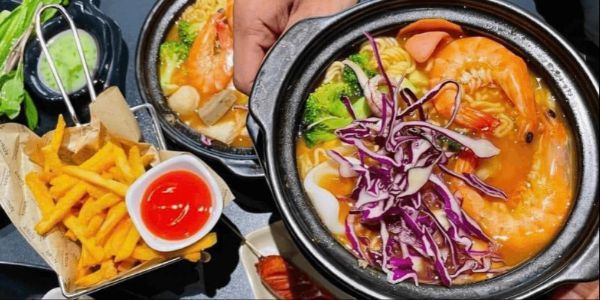 Seoul Chill - Mỳ Cay & Cơm Gà - Trung Kính