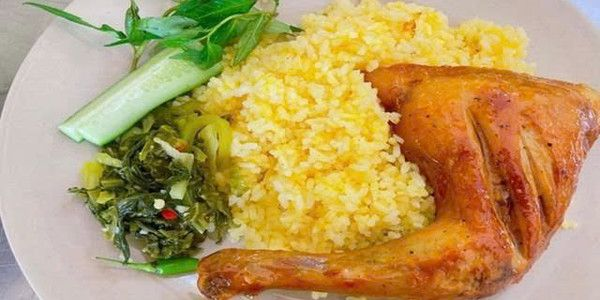 Cơm Gà Xối Mỡ Cây Bàng 89 - KDC K8