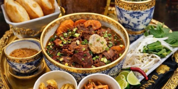 Bánh Mì Tô - Bò Kho & Xíu Mại & Lagu Gà - Tân Vĩnh