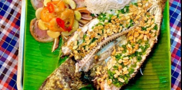 Trung - Cá Lóc Nướng Mía