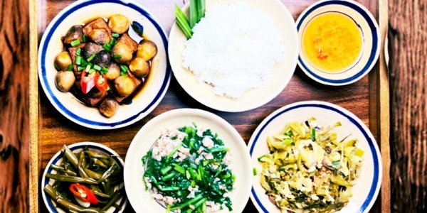 CƠM VĂN PHÒNG - CƠM KHAY GỖ