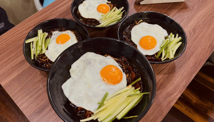 Cơm Ly Của MADAME KEI CUPBAP - Quán Ăn Chuẩn Vị Hàn Quốc - 325 Lý Thường Kiệt