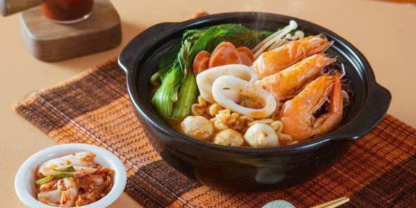 Tiệm Mì Mlem - Chùa Quỳnh