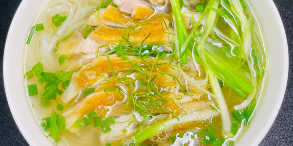 Bếp Chú Tấm Phở Trộn, Bún Gà Măng Mọc & Bánh Mỳ Sốt Vang
