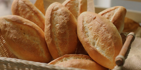 LÒ BÁNH MÌ CẨM TRINH BAKERY