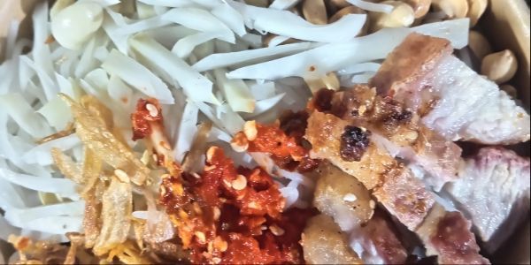 Cô Hà - Bánh Canh Xương Chả, Xôi Thịt Kho Trứng & Bánh Mì Nướng Muối Ớt