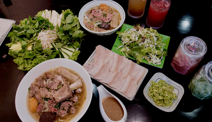 Vỹ Dạ - Bún Bò Huế Và Bánh Tráng Thịt Heo - Mai Hắc Đế